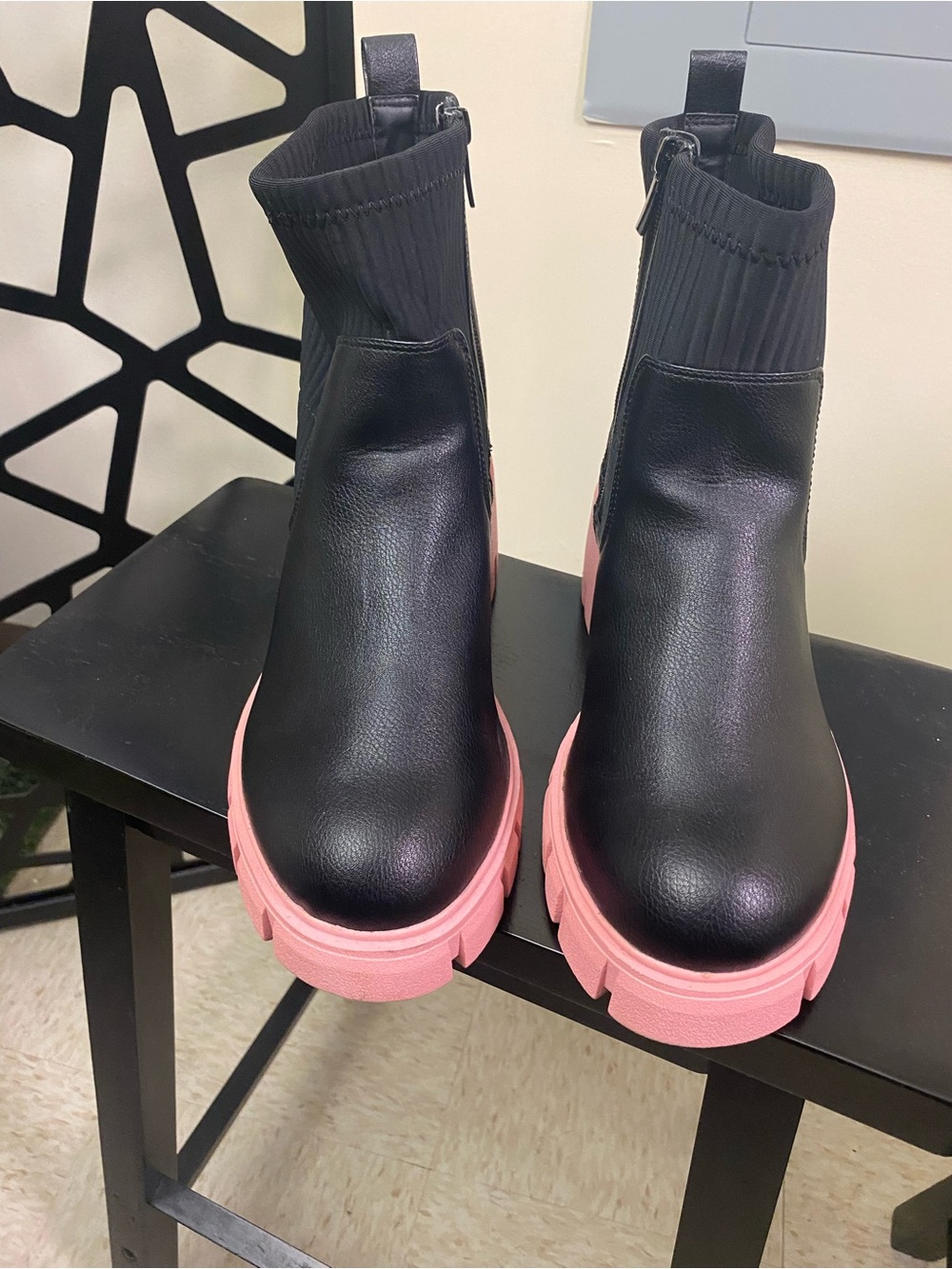 Women's Black Chelsea Boots with Pink Lug Platform - Picture 5 of 6